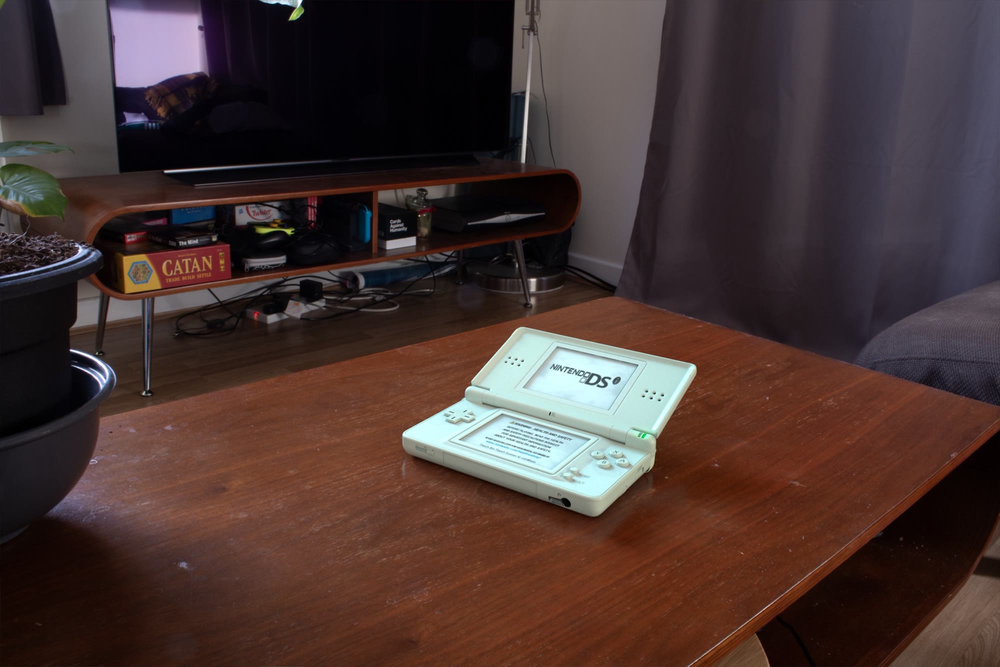Final render: DS Lite open on a coffee table